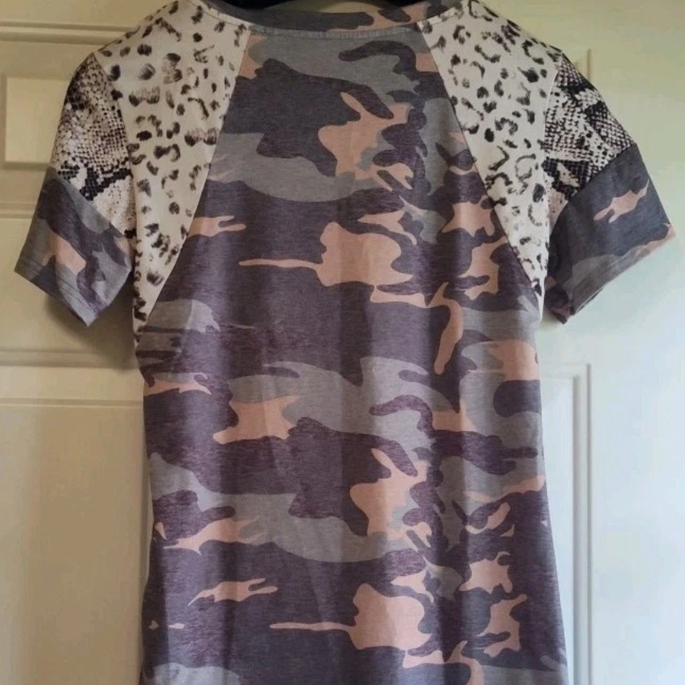 Women's Viwedo Camo and Animal Print  Shirt Size Small Bust 34"